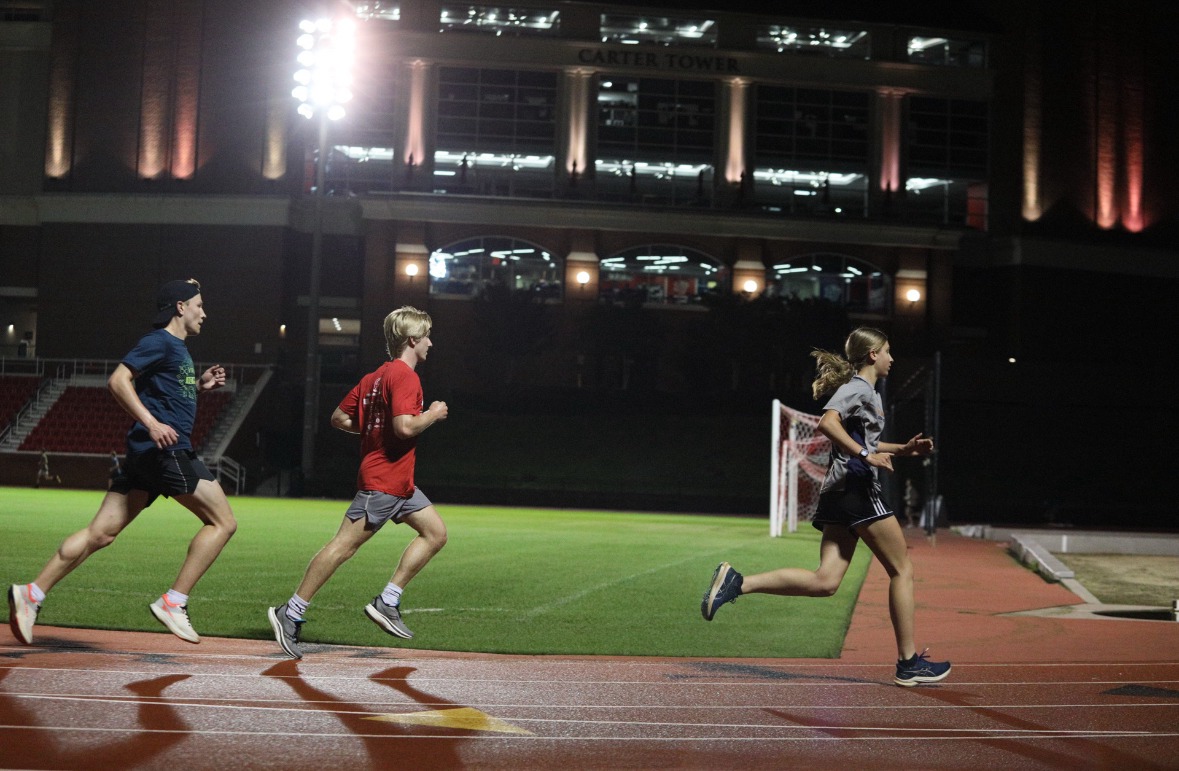 runners running toward the camera